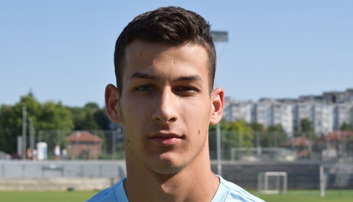 Кристиан Върбанов е част от отбора на „Дунав“ състезаващ се в Елитна група Кристиан Върбанов е част от отбора на „Дунав“ състезаващ се в Елитна група