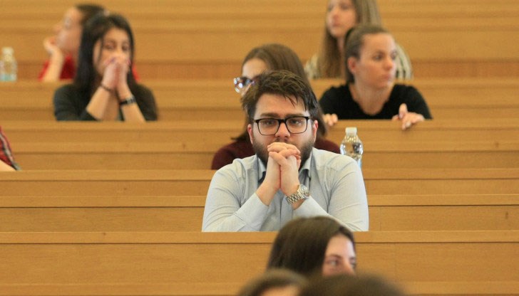 Земеделският колеж пък предлага допълнителни стимули за млади семейства Земеделският колеж пък предлага допълнителни стимули за млади семейства