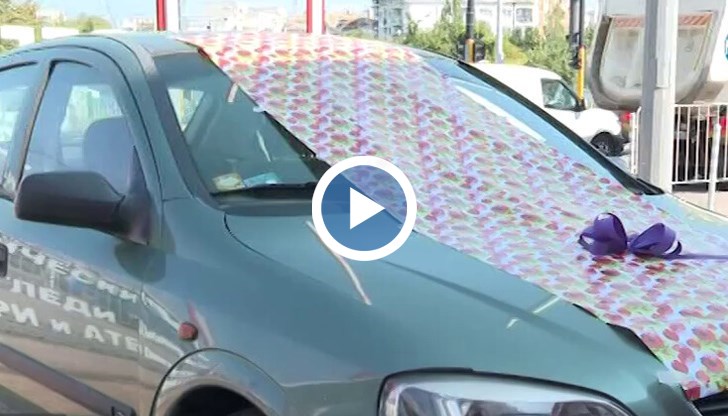 Автомобилът е с винетка, застраховка, пълен сервиз и пълен резервоар