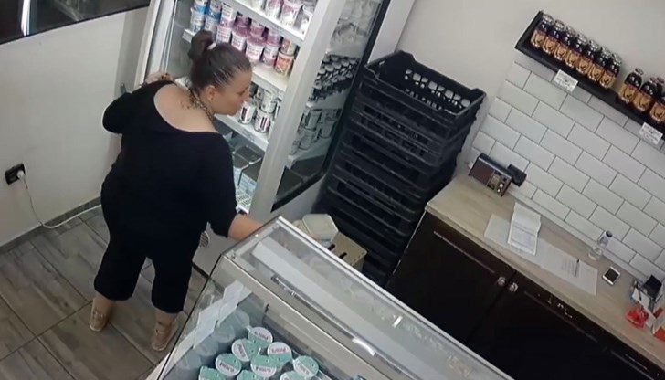 Крадлата е в левия ъгъл