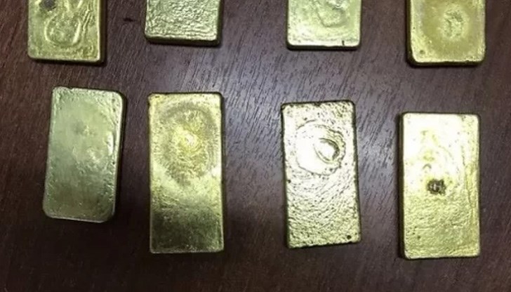 Имала 10 златни сплитъка под стелките