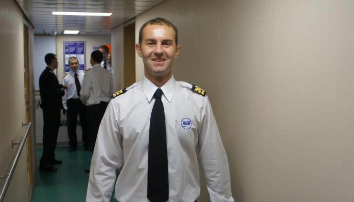 След години в бурните води, Петко Христов решава да акостира на брега и да се заеме с учителската професия След години в бурните води, Петко Христов решава да акостира на брега и да се заеме с учителската професия