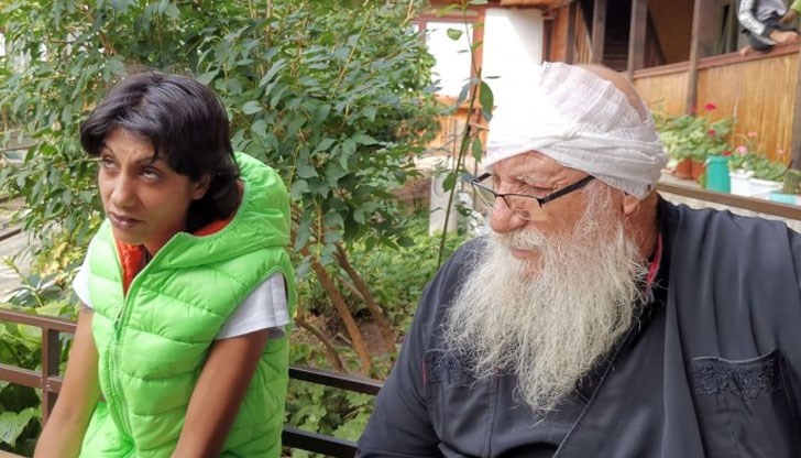 Павлинка, която заедно с 2-годишния си син стана повод за кървавото меле в приюта обвини свещеника