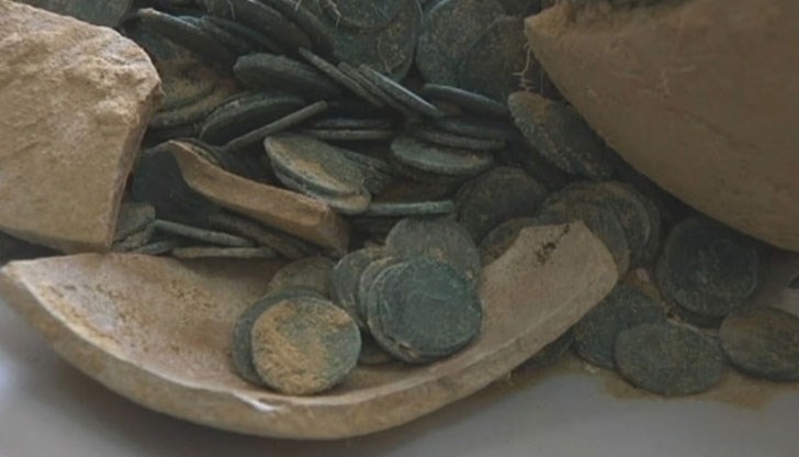 Благодарение на металотърсач, късметлиите намерили над 2500 пенита от XI век