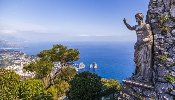 Остров Капри е едно от най-магнетичните и приказни места в Европа