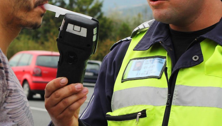 40-годишен русенец се е ударил в движещ се пред него лек автомобил "Мерцедес"