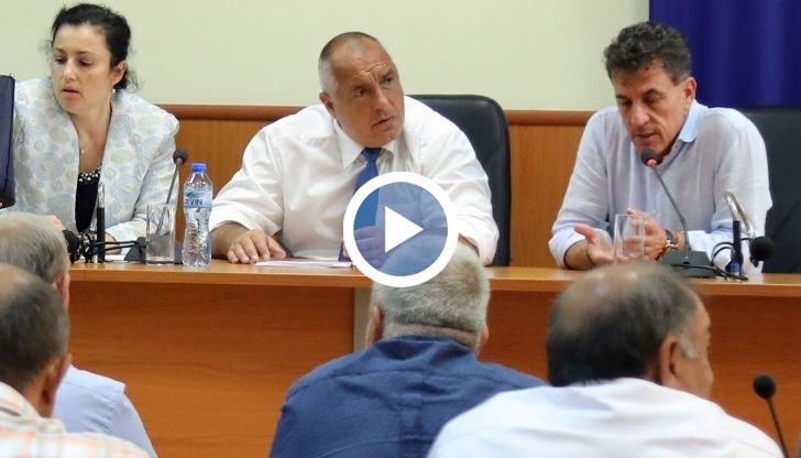 Даваме по 300 лв. на двор, бизнесът е задължен догодина да даде прасета, заяви в Пазарджик премиерът