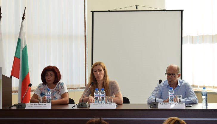 Въпреки слабия досегашен ефект министър Николина Ангелкова отново ще заложи на реклама, за да привлече повече летни туристи в България Въпреки слабия досегашен ефект министър Николина Ангелкова отново ще заложи на реклама, за да привлече повече летни туристи в България