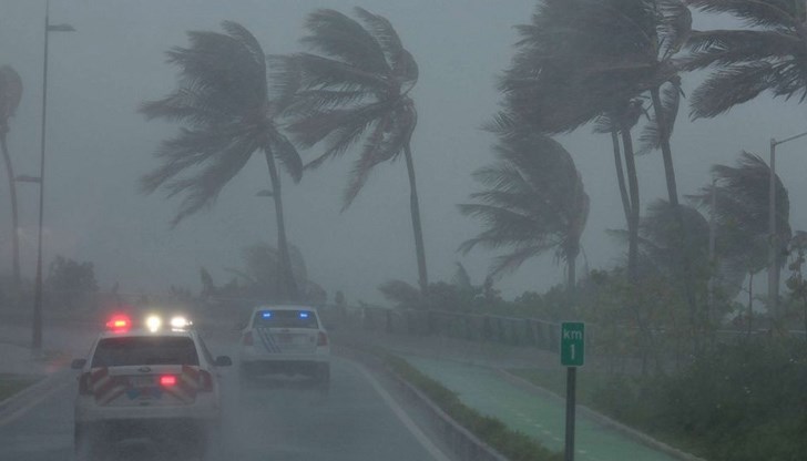 Синоптици предвиждат бурята да удари сушата в централната част на Флорида