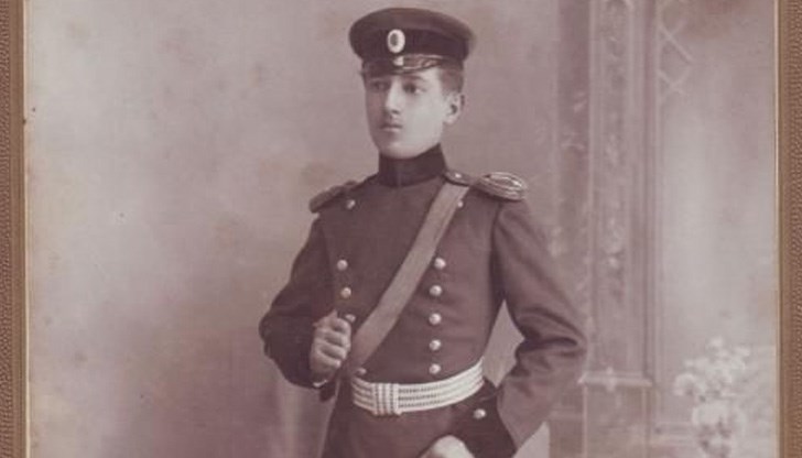 Симеон Петров е първият авиатор в световната история, който приземява самолет със спрял двигател