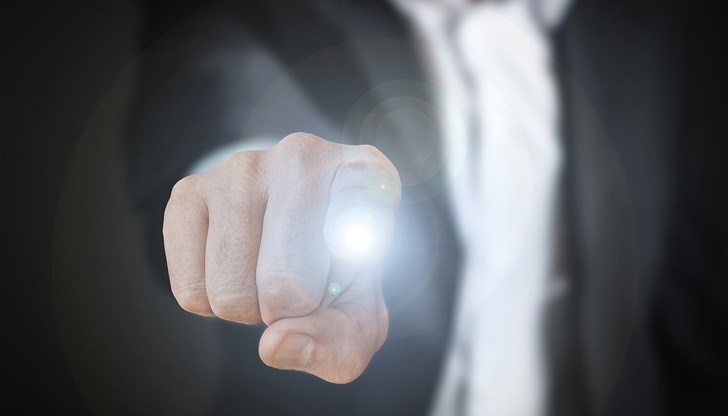 Те не се интересуват, че ситуацията може да стане неловка Те не се интересуват, че ситуацията може да стане неловка