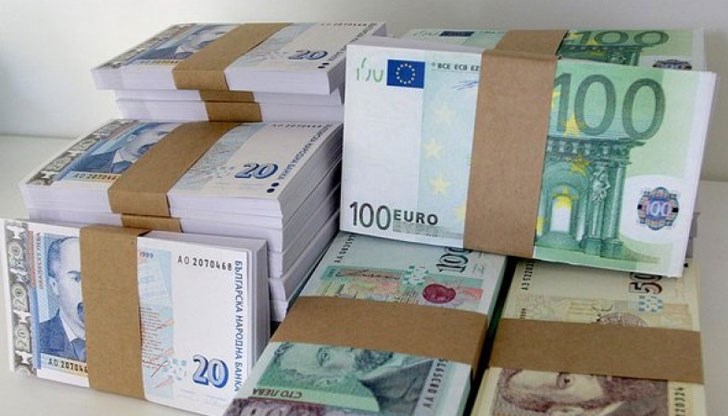 Към юни 2019 г. над милион в личните си сметки имат 916 българи, което е с 8 по-малко от март