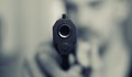 Мъж опря пистолет в главата на домоуправиелка: Ще те гръмна!