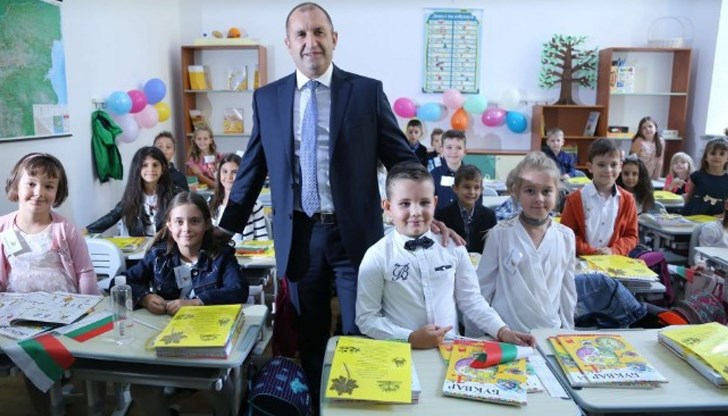 Знам, че най-вълнуващ е денят за всички първокласници, а той е и не по-малко вълнуващ за техните родители