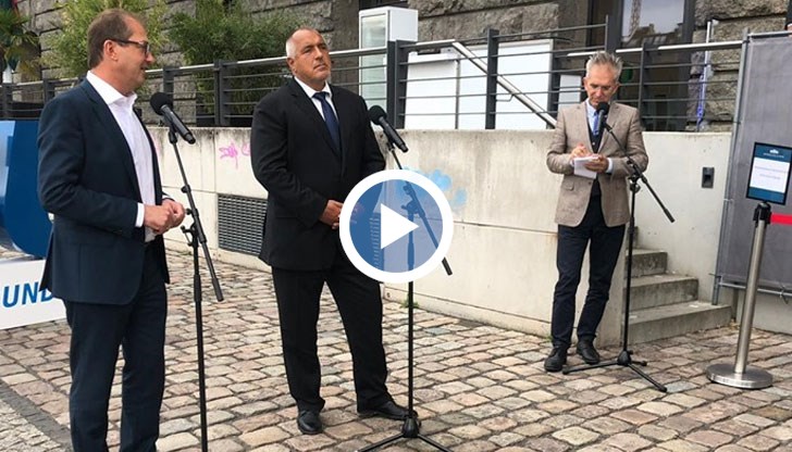 Дори да съм в опозиция, няма да приветствам влизане в Шенген по сухопътната граница. В момента не знам дали е изгодно за България да влиза в Шенген, заяви премиерът