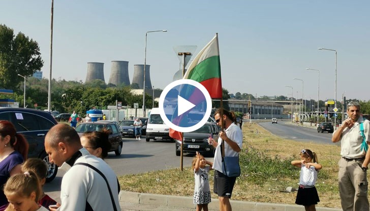 Всяка вечер се задушаваме - това не са просто неприятни миризми, това са отрови, заяви протестираща