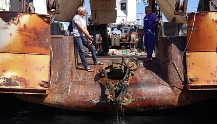 Една от "атракциите" е цял мотопед