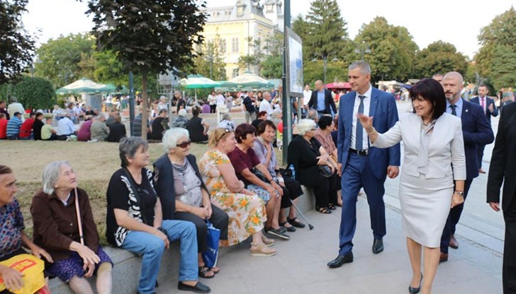 Дали ще ни кажат с КАКЪВ хеликоптер беше извозена Цвета Карапекинската до София?