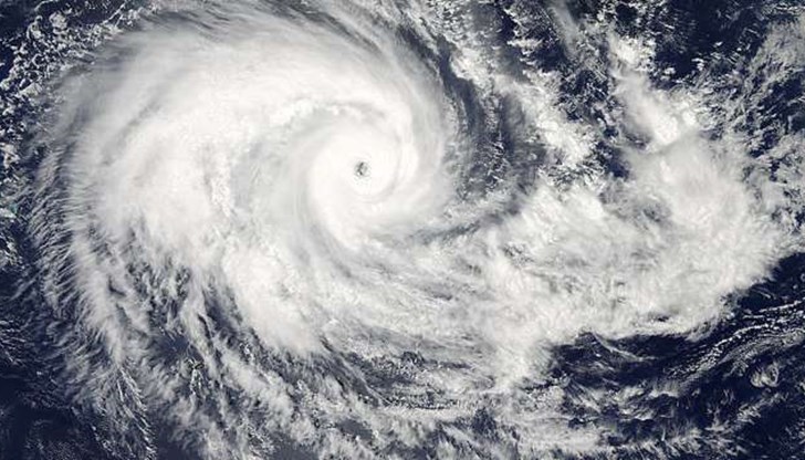 Окото на бурята се приближи към разположения в Атлантическия океан архипелаг