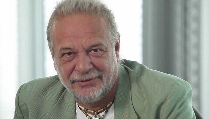 То е ясно, че са се спънали, полетели са да падат, и всички ще гледат да им теглят по един шут, за да им забързат падането