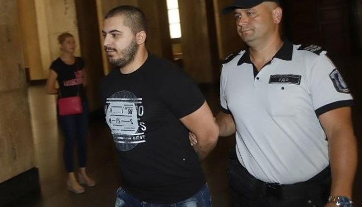 Боевски-младши получи условна присъда от 3 години "лишаване от свобода" с 5-годишен изпитателен срок Боевски-младши получи условна присъда от 3 години "лишаване от свобода" с 5-годишен изпитателен срок