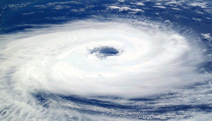 Тропическата буря "Лоренцо" започна да се усилва