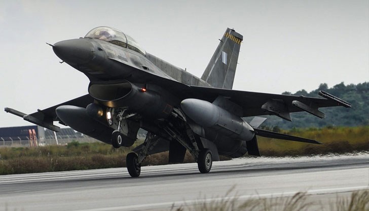 Само преди 3 месеца Борисов се хвалеше, че това ще правим ние с новите си 8 американски изтребители, защото те и без това не можели да завиват, без да влизат в Северна Македония