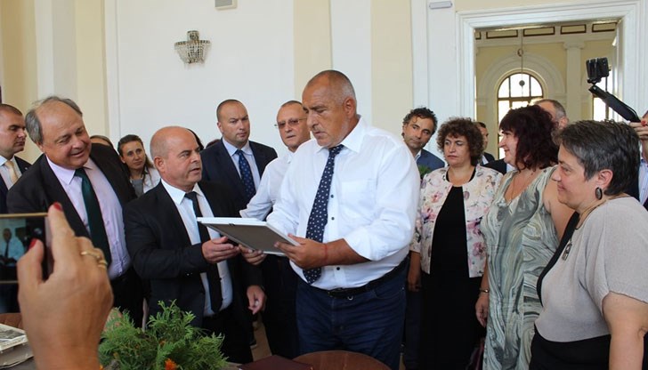 Двете училища ще посрещнат учениците си на 16-ти септември