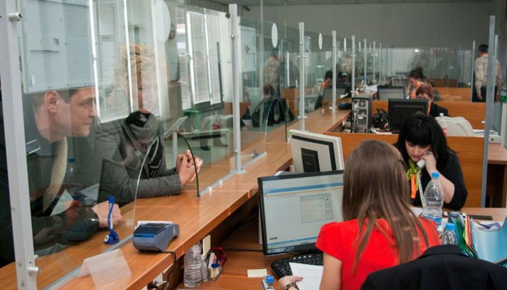 Управляващите искат да превъзпитат служителите в държавната администрация Управляващите искат да превъзпитат служителите в държавната администрация