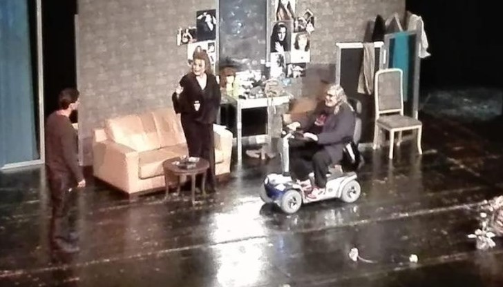 Ламбо честити рождения ден на Аня Пенчева от сцената в Русе