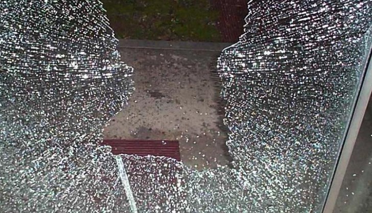 Започнато е разследване по сигнал за взлом в търговски обект в Русе Започнато е разследване по сигнал за взлом в търговски обект в Русе