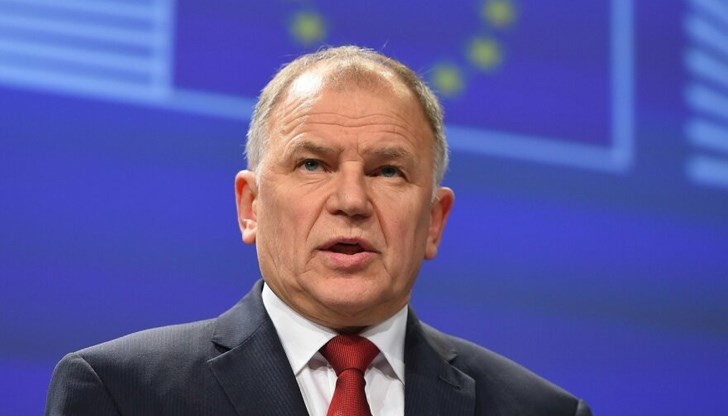 Витянис Андрюкайтис настоява строгите мерки за ограничаване на чумата да бъдат продължени