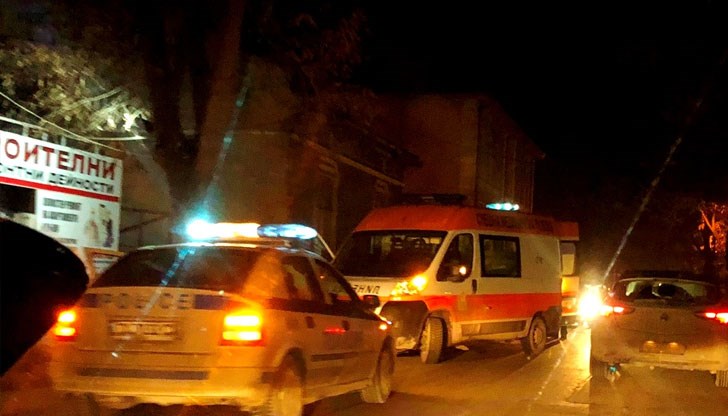 71-годишният мъж е бил пометен от кола на светофара в Каблешково
