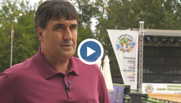 Певецът говори с болка за загубата на баща си и тежкия инцидент с майка му