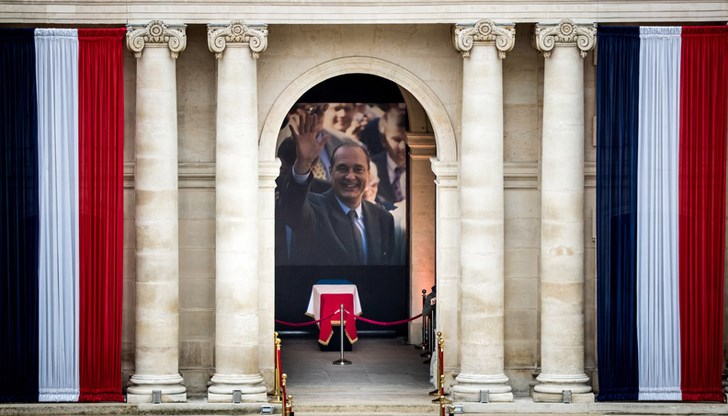 Тленните му останки бяха изложени за общонародно поклонение в Дома на инвалидите в Париж