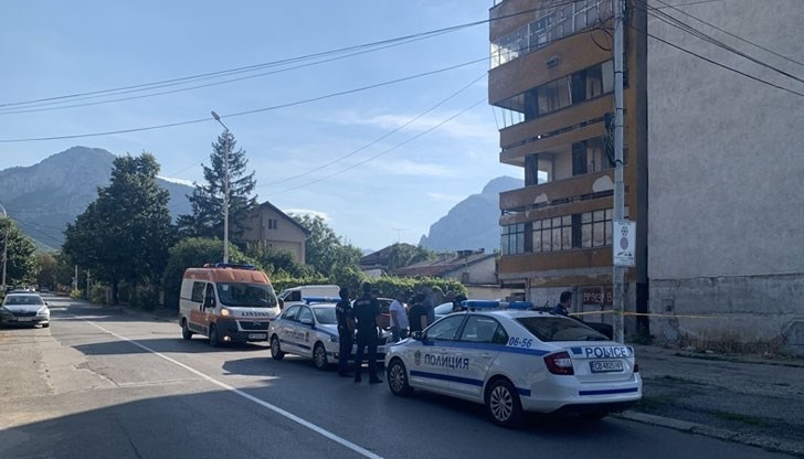 24-годишната жена полетя от 14-я етаж на блок във Враца 24-годишната жена полетя от 14-я етаж на блок във Враца