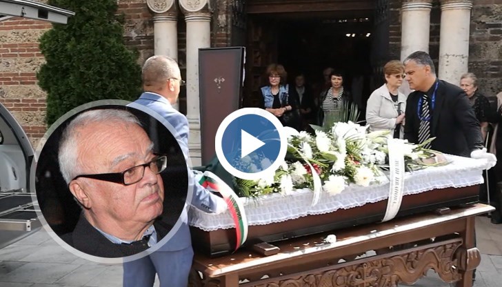 Повече от час продължи поклонението пред паметта на проф. Юлиан Вучков в черквата "Св. Седмочисленици"