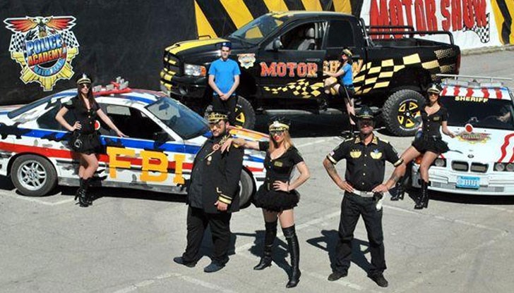 Зрелищни каскади, демонстрации, майсторско управление на мотори, автомобили и ATV, сложни акробатични номера насищат спектакъла и обещават два часа, изпълнени с емоции, адреналин и атрактивни изпълнения