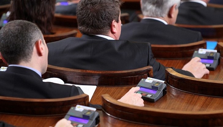 Парламентът прие окончателно промените в Закона за местната администрация и местното самоуправление Парламентът прие окончателно промените в Закона за местната администрация и местното самоуправление