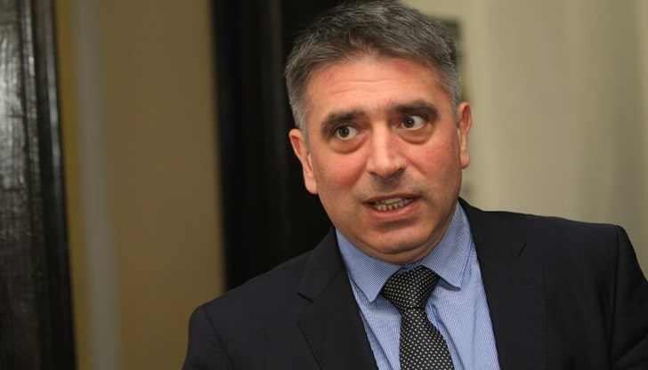 В петък Трайков подаде заявление за освобождаване от длъжност след последвалите персонални нападки срещу него по случая „Куйович“