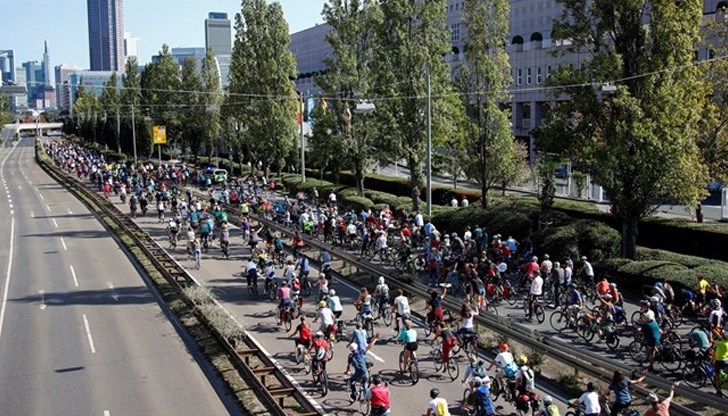Демонстрантите призовават да се използват велосипеди и градски транспорт