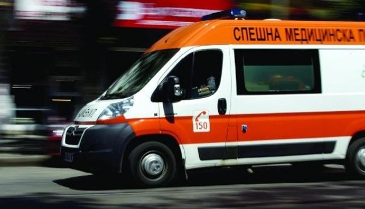 Пострадалият е откаран в болницата в Разград