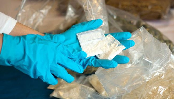 Киселина от акумулатори и метамфетамин са съставките на една смъртоносна дрога, която мълниеносно се разпространява из Гърция, понеже е евтина