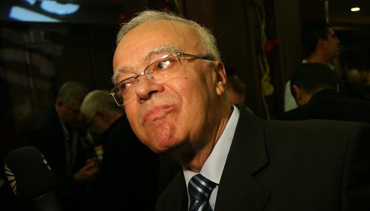 Професорът е починал на път към Военна болница Професорът е починал на път към Военна болница