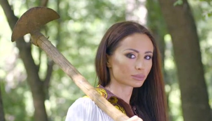 Въпреки травмите в гърба и кръста организаторката на конкурси за красота надви треньора на звездите Сами Хоссни Въпреки травмите в гърба и кръста организаторката на конкурси за красота надви треньора на звездите Сами Хоссни