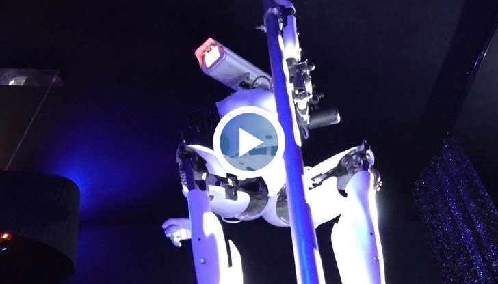 Две роботизирани танцьорки на пилон следващата седмица ще направят дебюта си в заведението SC-Club във френския град Нант