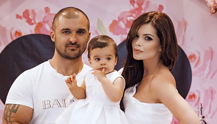 Обичаме те безкрайно много, наша малка Палечке! Обичаме те безкрайно много, наша малка Палечке!