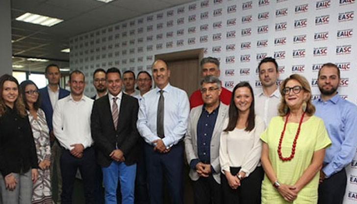 Защо Цецку още не е арестуван, защото създава център, спонсориран и подкрепян от чужди правителства и фондации? Защо Цецку още не е арестуван, защото създава център, спонсориран и подкрепян от чужди правителства и фондации?