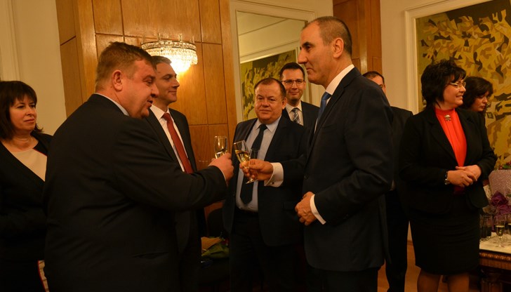 Българите се самоизключват от изборния процес и защото смятат, че дори и да гласуват, това няма да промени нищо