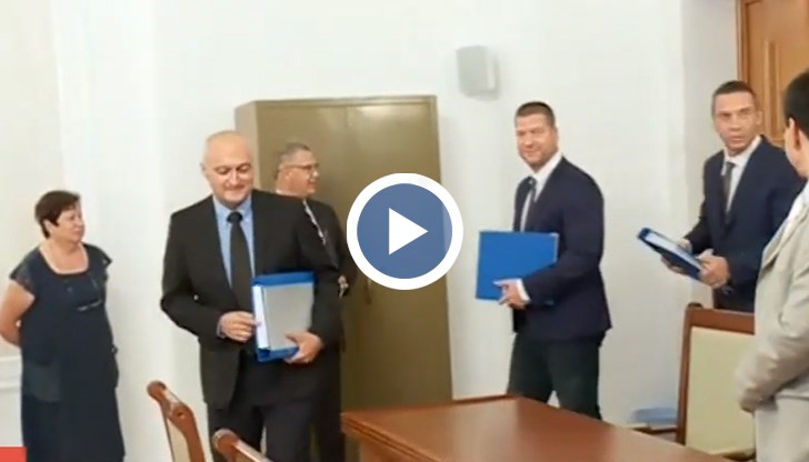 От управляващата партия внесоха 9999 подписа в ЦИК